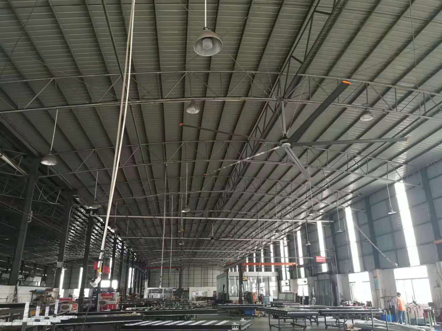 为什么大型厂房更适合安装超大工业吊扇？