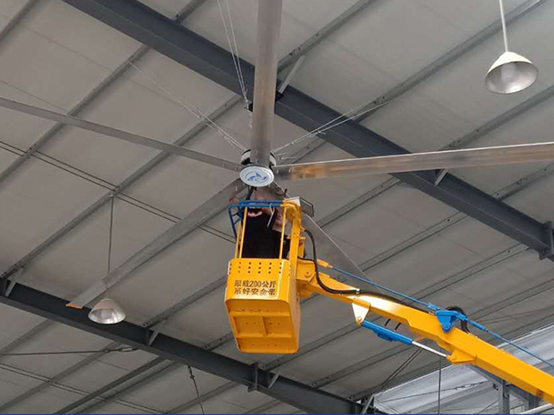 Xiamen's large industrial fan can quickly ventilate and cool the plant workshop